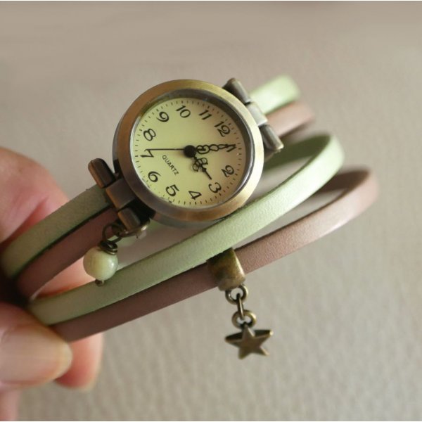 Montre bracelet personnalisable double tour en cuir avec pendentif