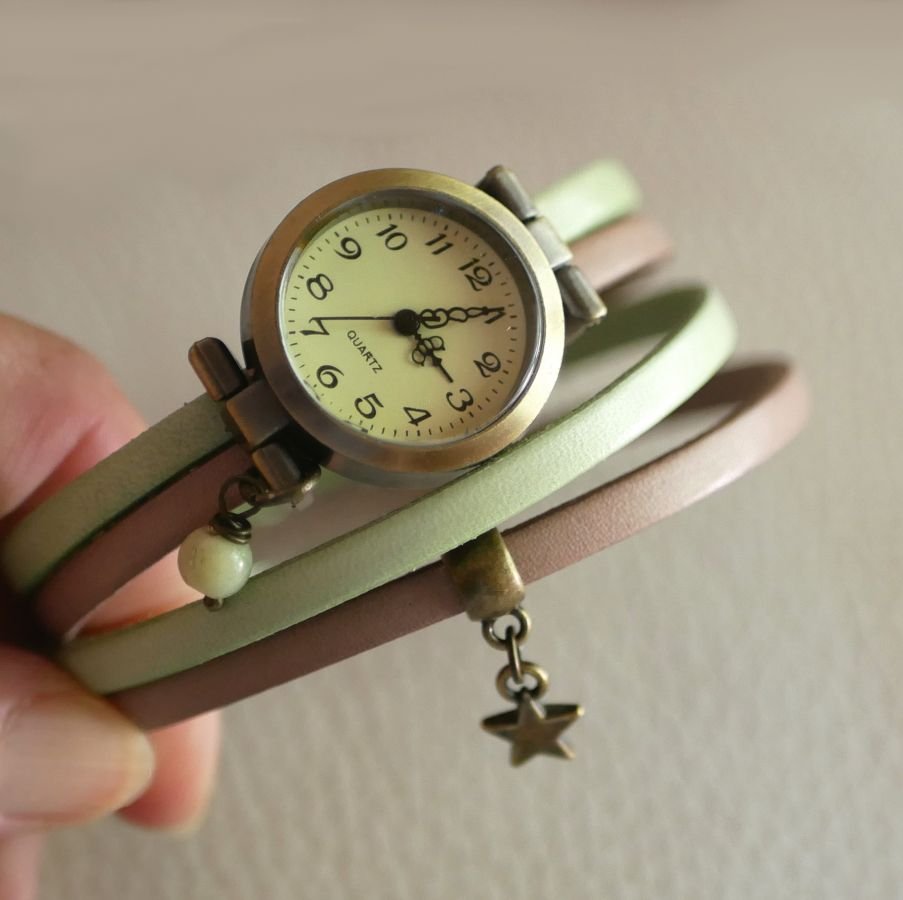 Montre bracelet personnalisable double tour en cuir avec pendentif