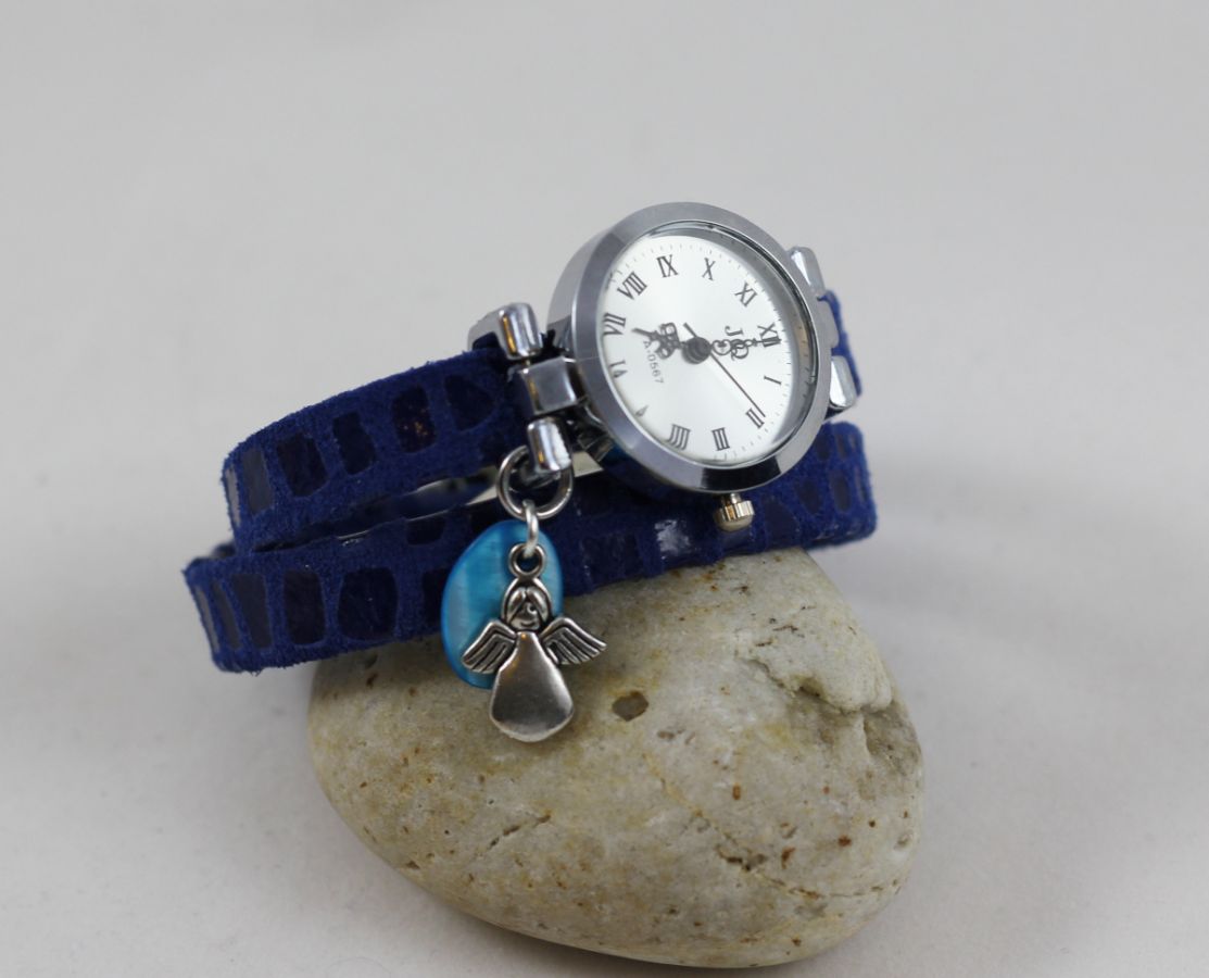 Montre bracelet suédine bleu 2 tours cadran argenté