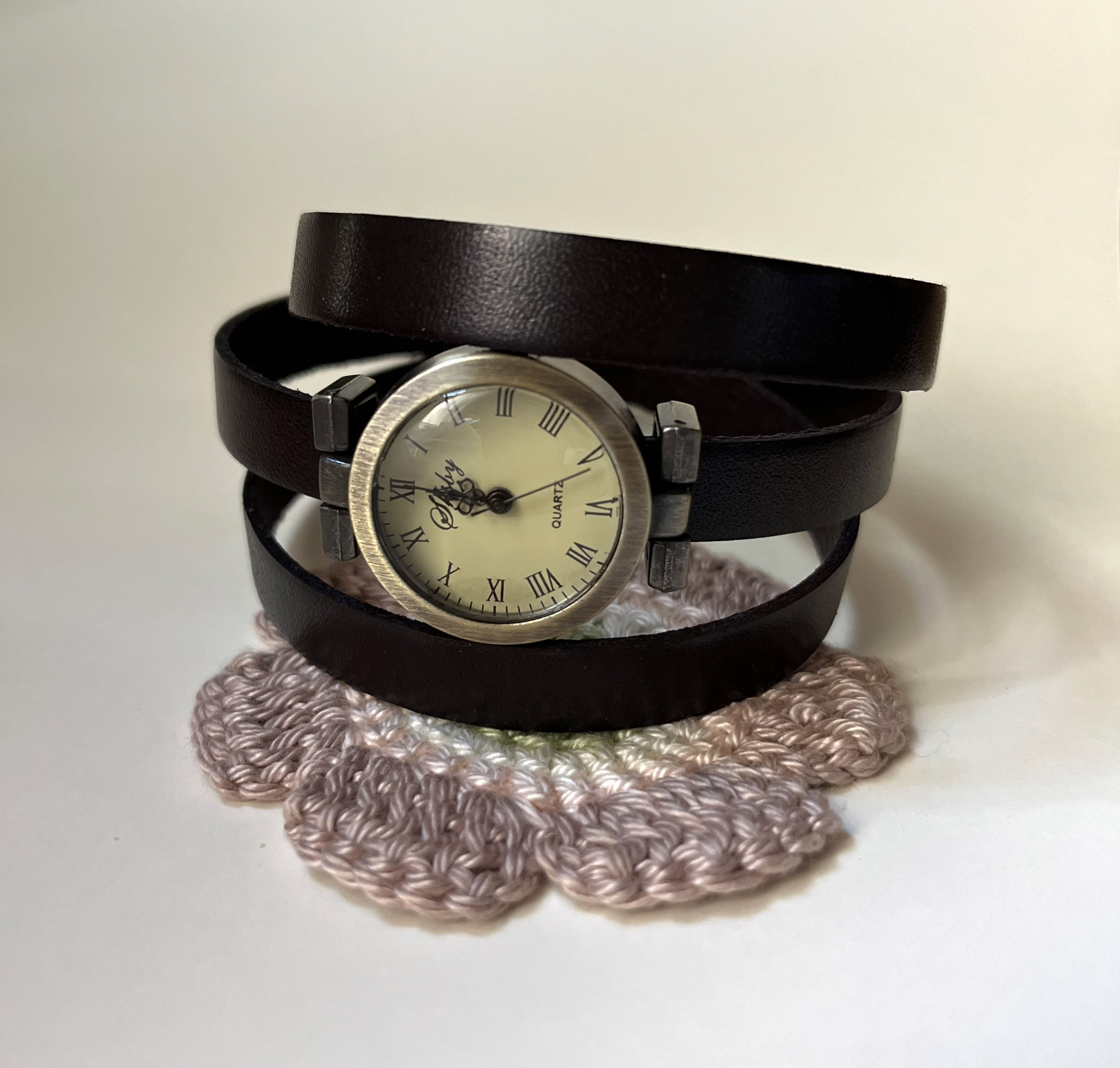 Montre bracelet triple tour personnalisable au cadran bronze 