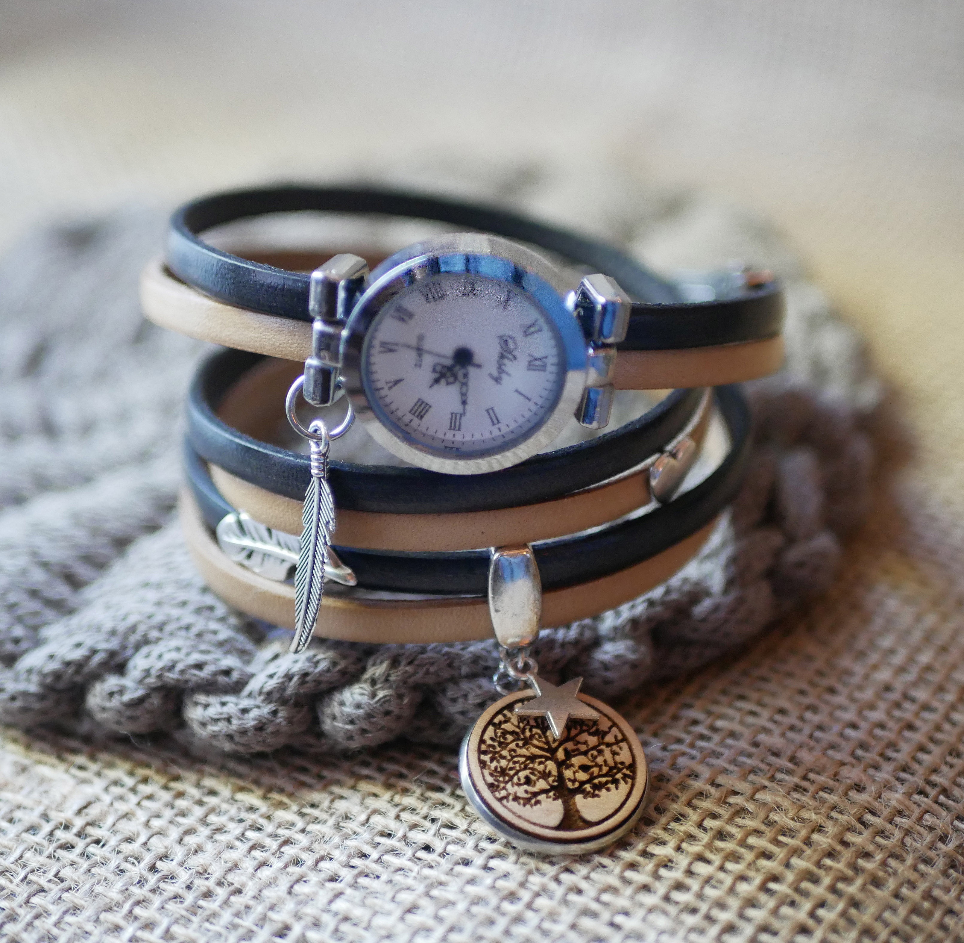 Montre bracelet personnalisable avec breloques arbre de vie.