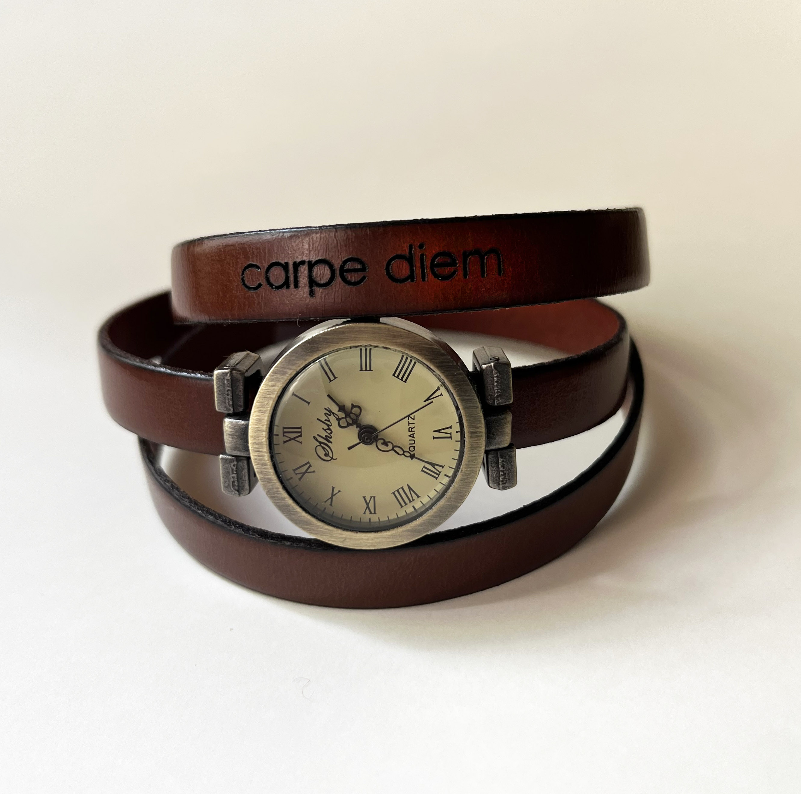 Montre bracelet triple tour personnalisable au cadran bronze 