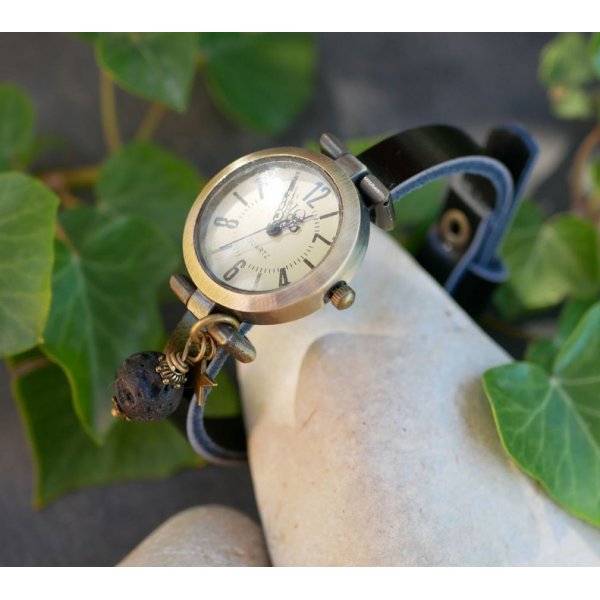 Montre breloque pierre de lave diffuseur au bracelet cuir au choix