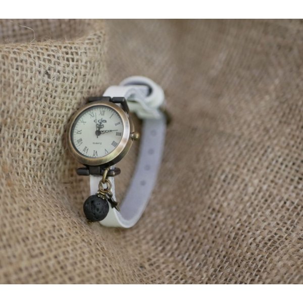 Montre breloque pierre de lave diffuseur au bracelet cuir au choix