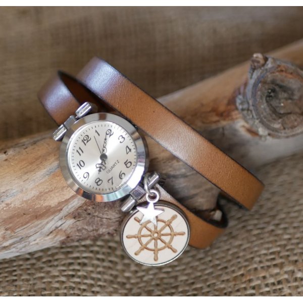 Montre cabochon en bois gravé au double bracelet cuir 