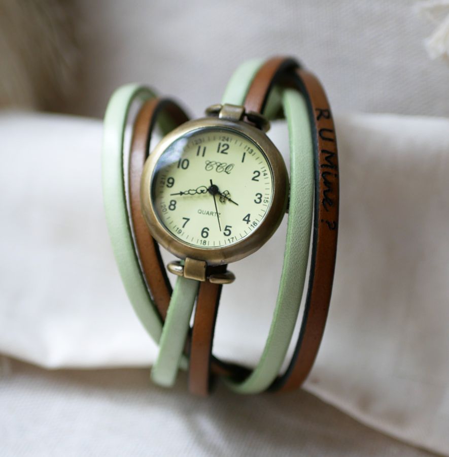 Montre gros cadran vintage bronze au bracelet triple tour cuir personnalisé