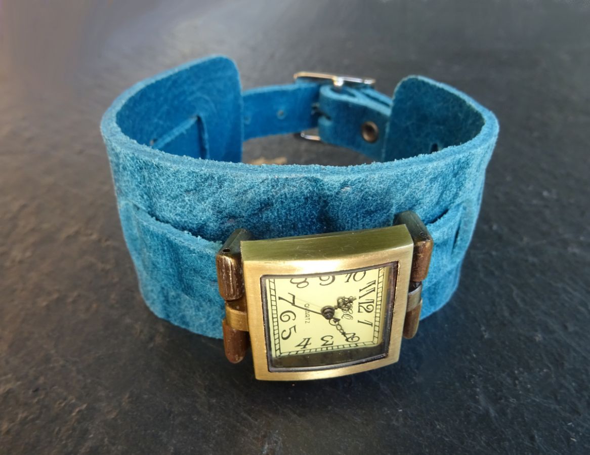 Montre carrée manchette cuir bleu