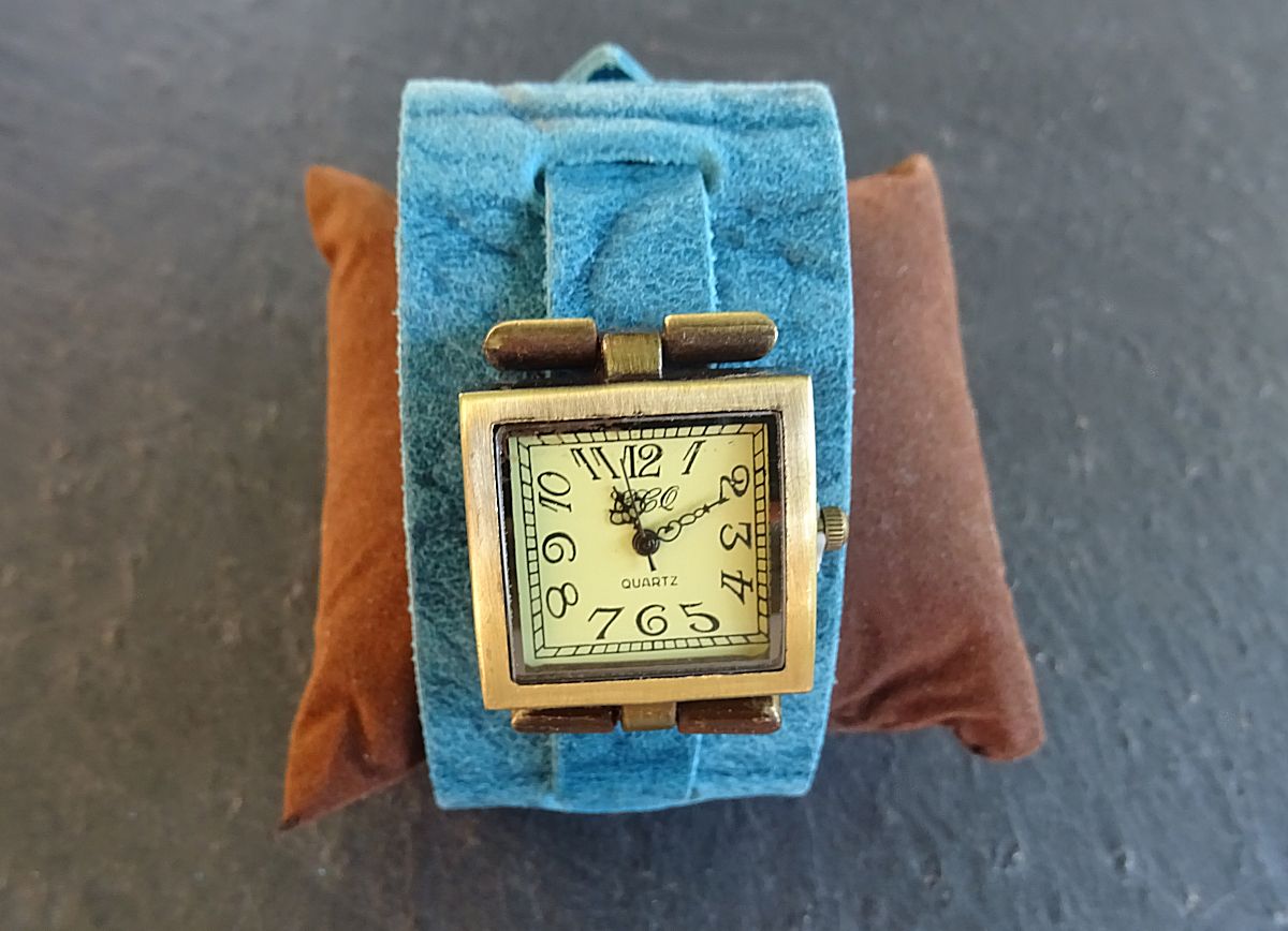 Montre carrée manchette cuir bleu