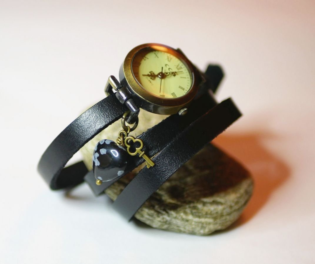 Montre coeur en obsidienne à personnaliser