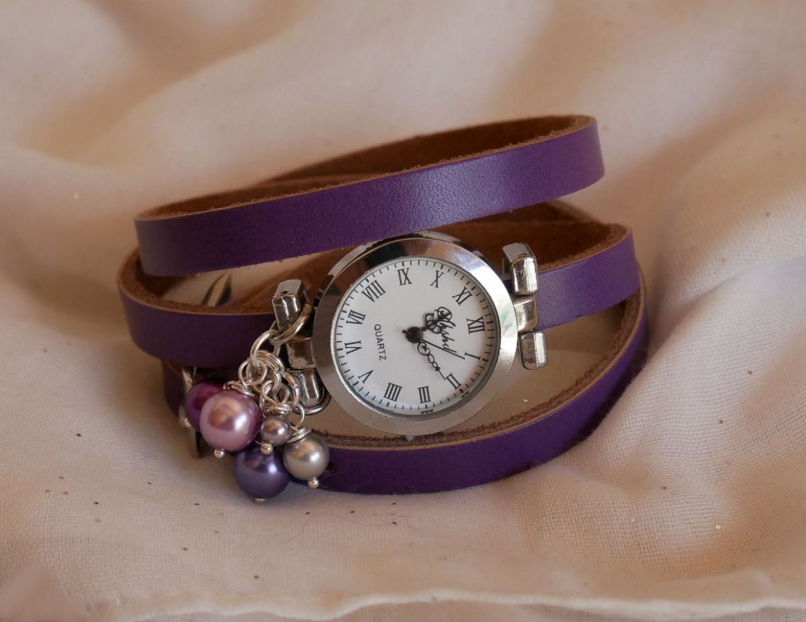 Montre cuir Violet cascade de perles nacrées à personnalisation