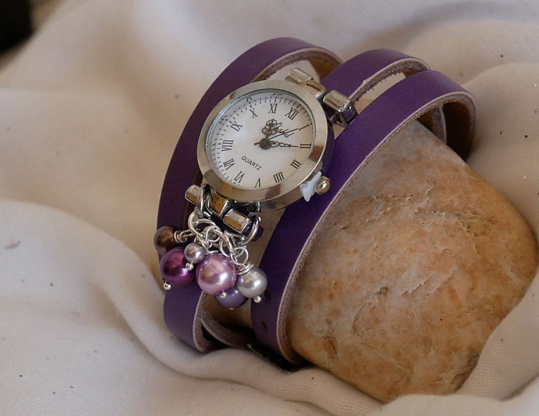 Montre cuir Violet cascade de perles nacr&eacute;es &agrave; personnalisation