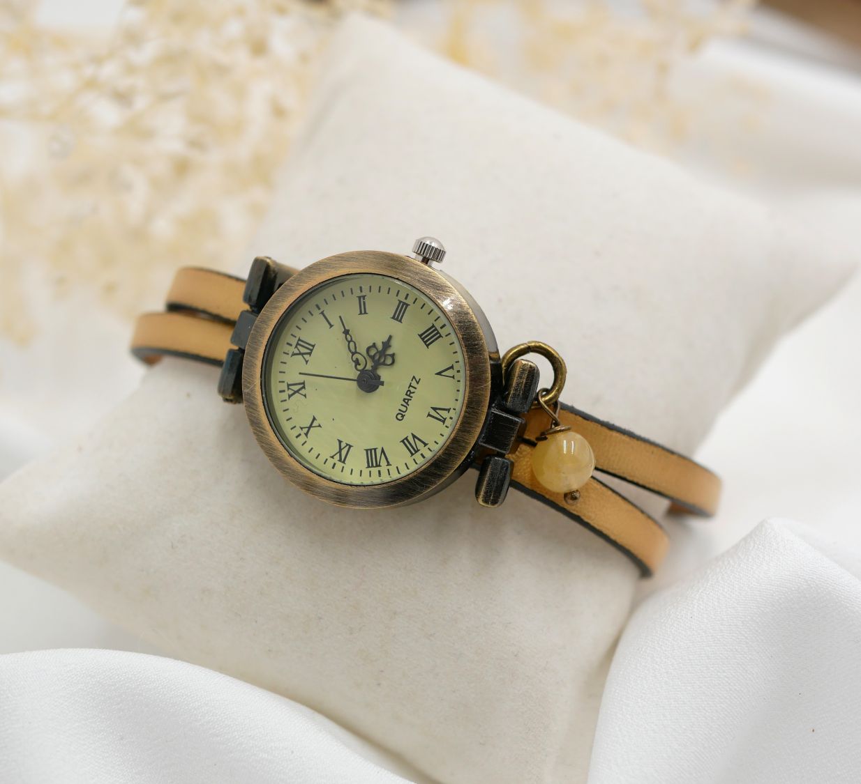 Montre vintage avec bracelet en cuir couleur au choix pour femmes