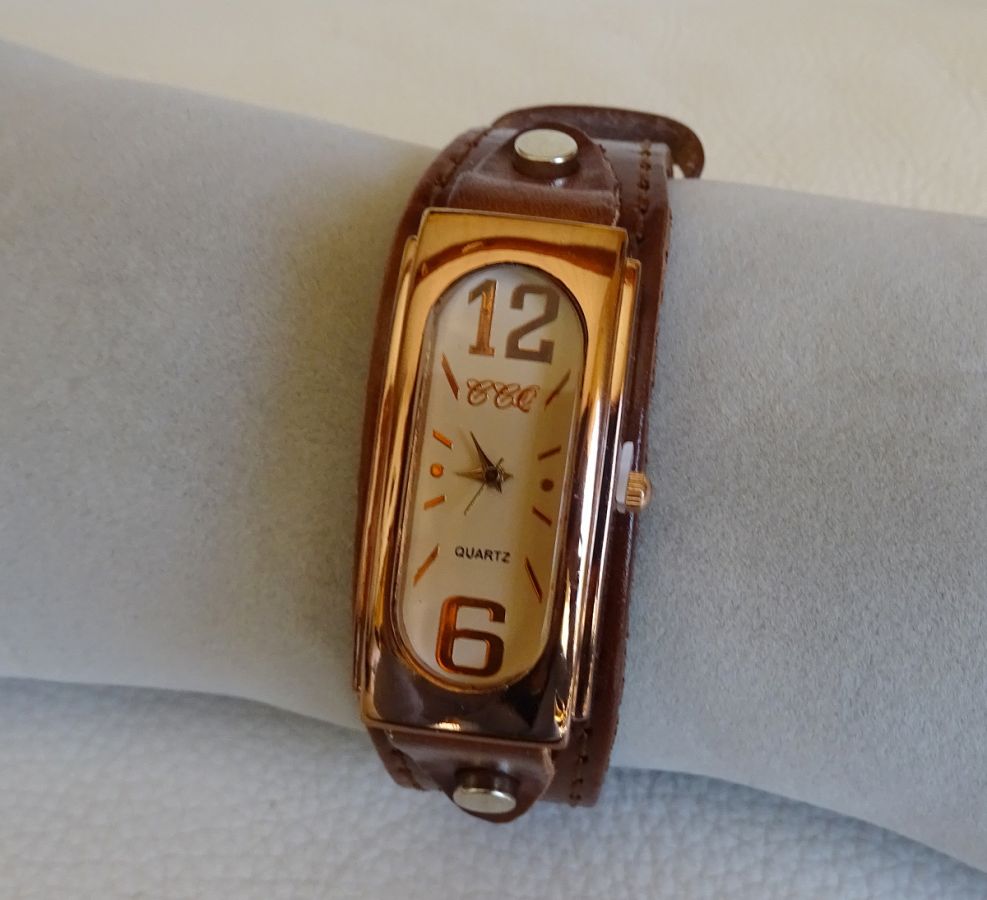 Montre femme cadran rectangle cuivre personnalisable