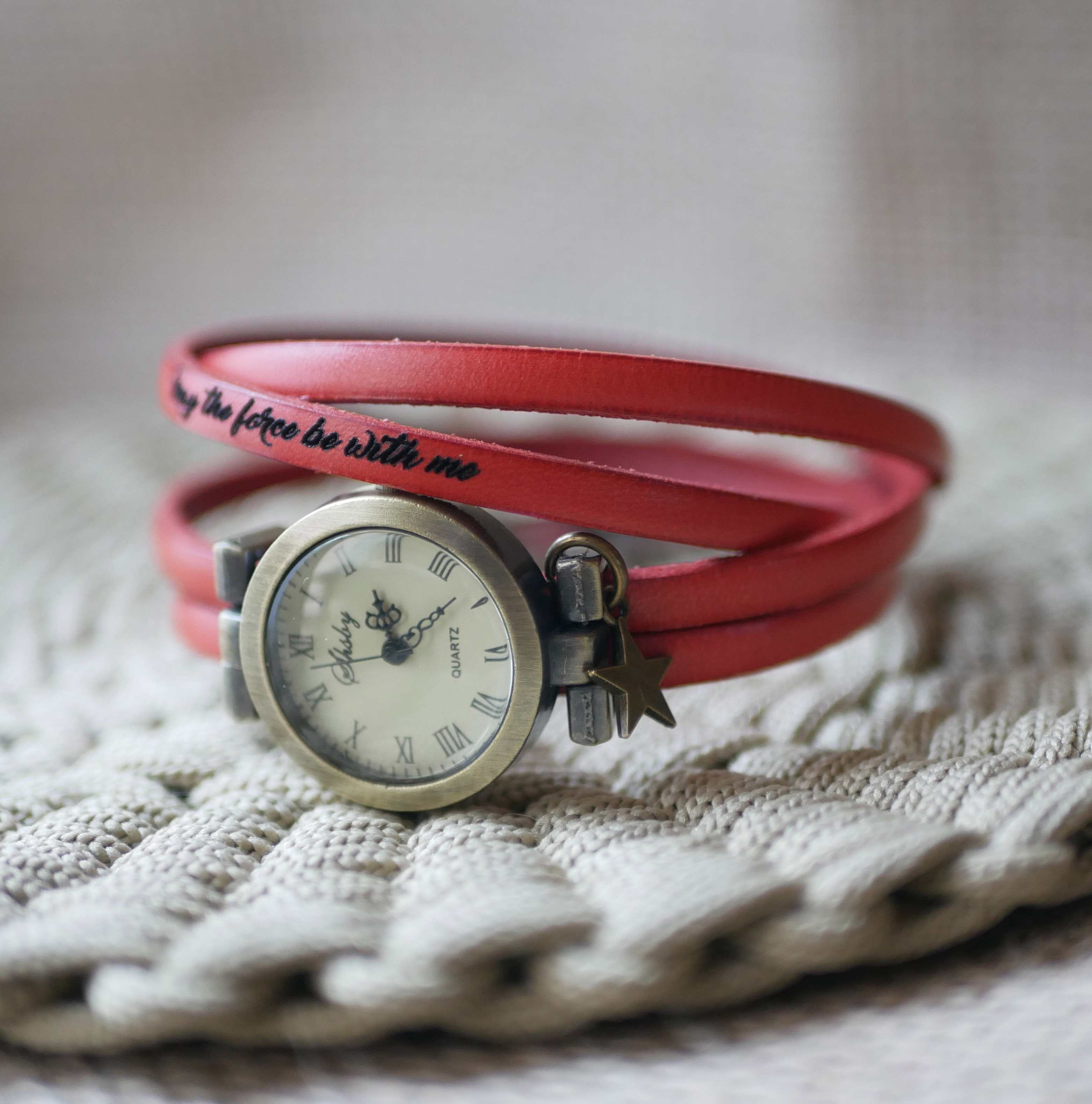 Montre femme ou fille au bracelet multi tours en cuir au choix