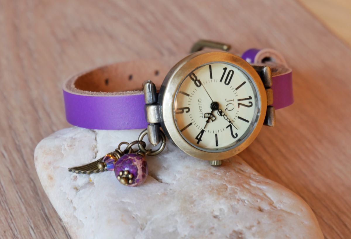 Montre fille bracelet cuir Violet charme aile d'ange