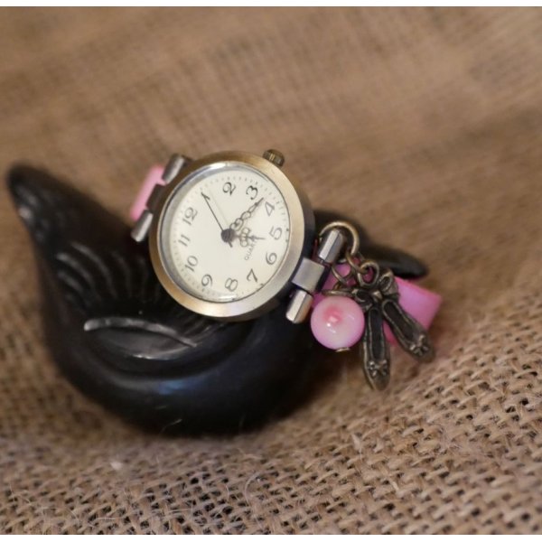 Montre fille cuir rose et breloque au bracelet ajustable