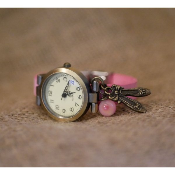 Montre fille cuir rose et breloque au bracelet ajustable