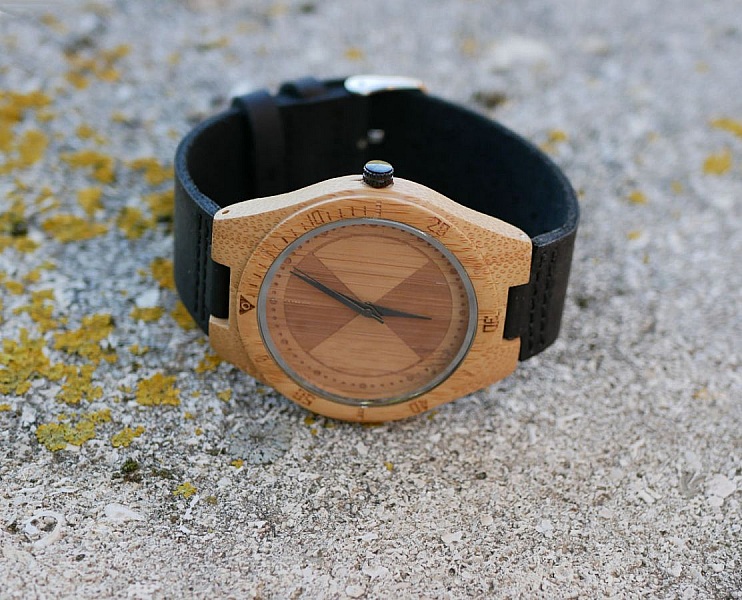 Montre homme bambou grav&eacute; sur bracelet cuir Noir &agrave; personnaliser