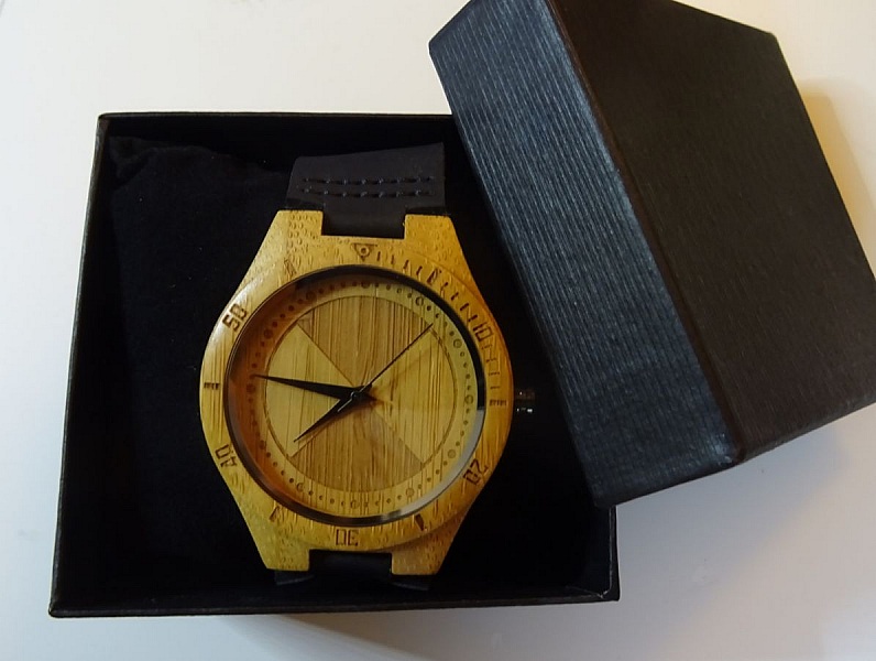 Montre homme bambou grav&eacute; sur bracelet cuir Noir &agrave; personnaliser