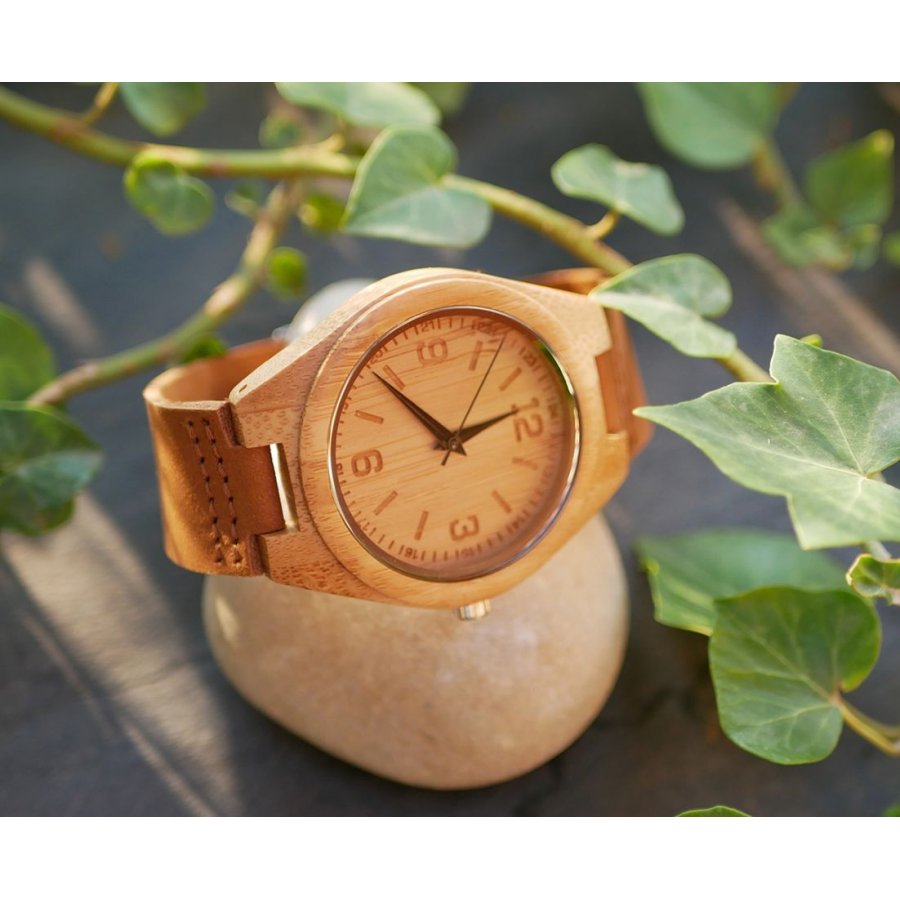 Montre homme bois clair chiffres gravés à personnaliser