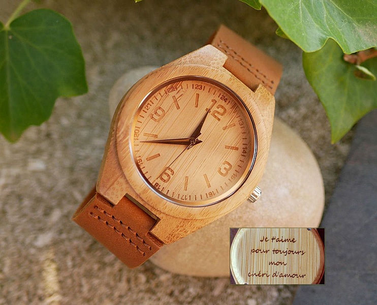 Montre homme bois clair chiffres grav&eacute;s &agrave; personnaliser