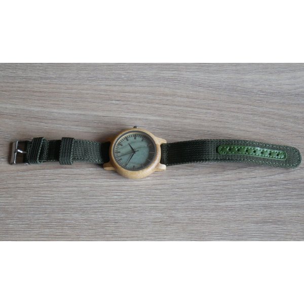 Montre homme bois Vert à graver bracelet nylon végan