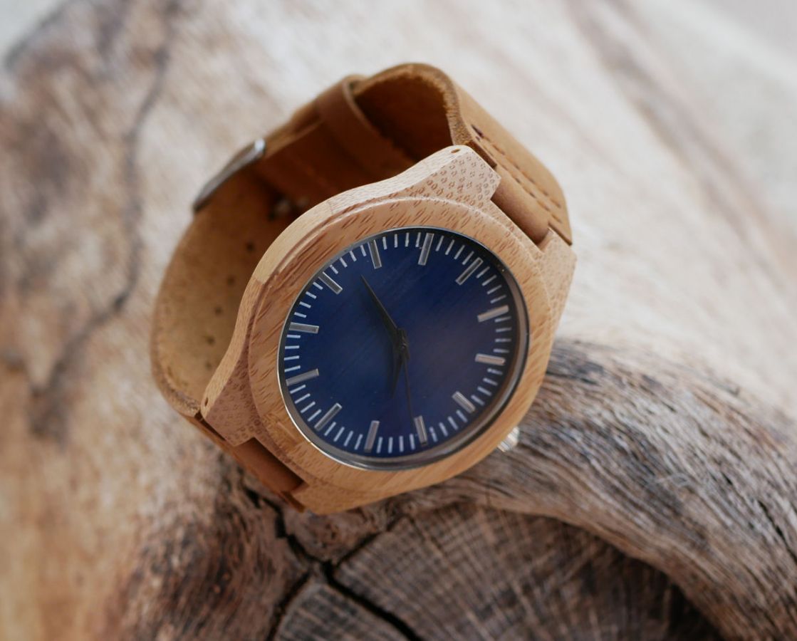 Montre homme cadran bambou fond bleu à personnaliser 