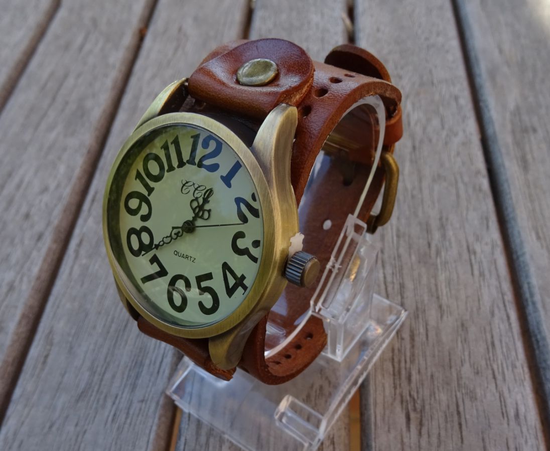 Montre homme ou femme gros cadran cuir vintage