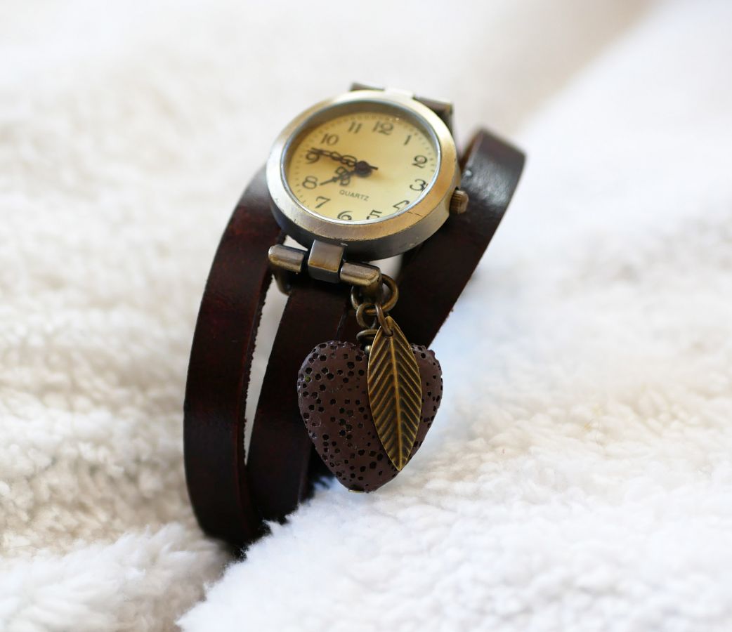 Montre avec Pierre de lave diffuseur bracelet cuir