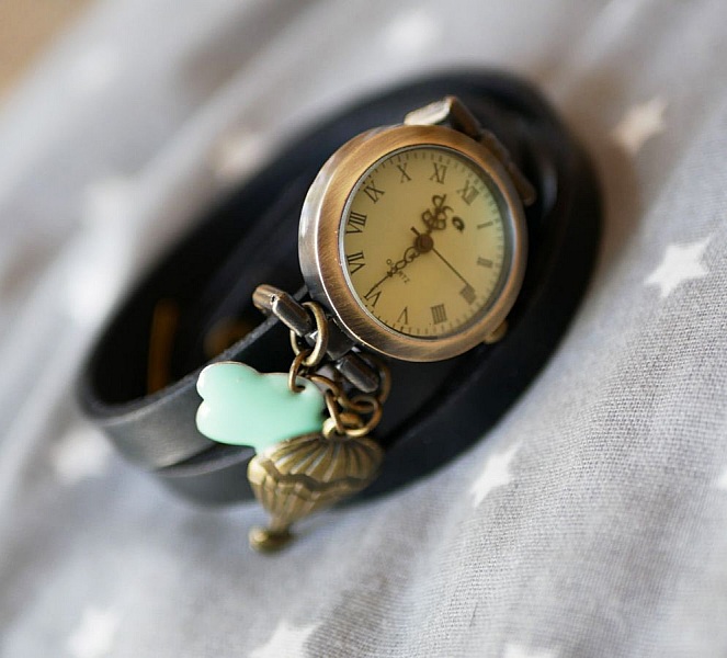 Montre &eacute;vasion bracelet en cuir au choix