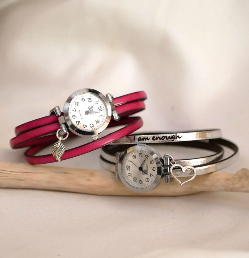 Montre à personnaliser au bracelet cuir 3 tours cuir cadran argenté avec pendentif 