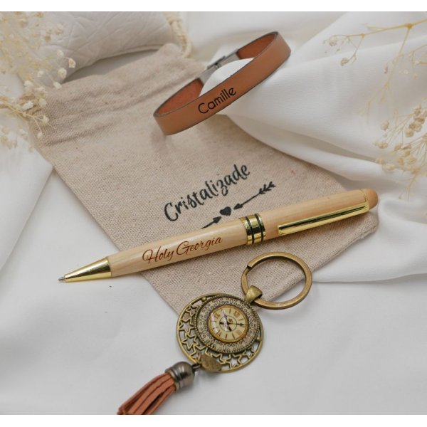 Pochette cadeau femme avec stylo en bois gravé+ bracelet cuir personnalisable + porte clé 