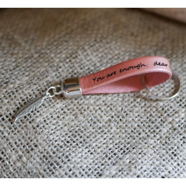 Porte-clefs en cuir à personnaliser par gravure avec pendentif au choix