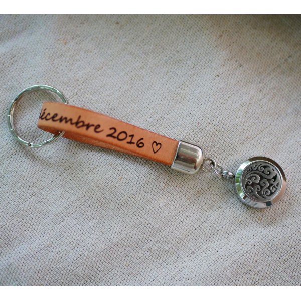 Porte-clefs en cuir avec pendentif diffuseur à personnaliser par gravure 