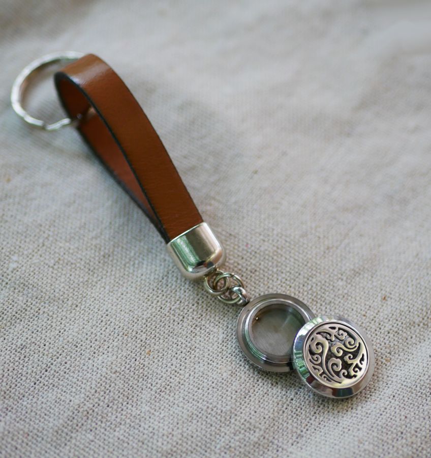 Porte-clefs en cuir avec pendentif diffuseur à personnaliser par gravure 