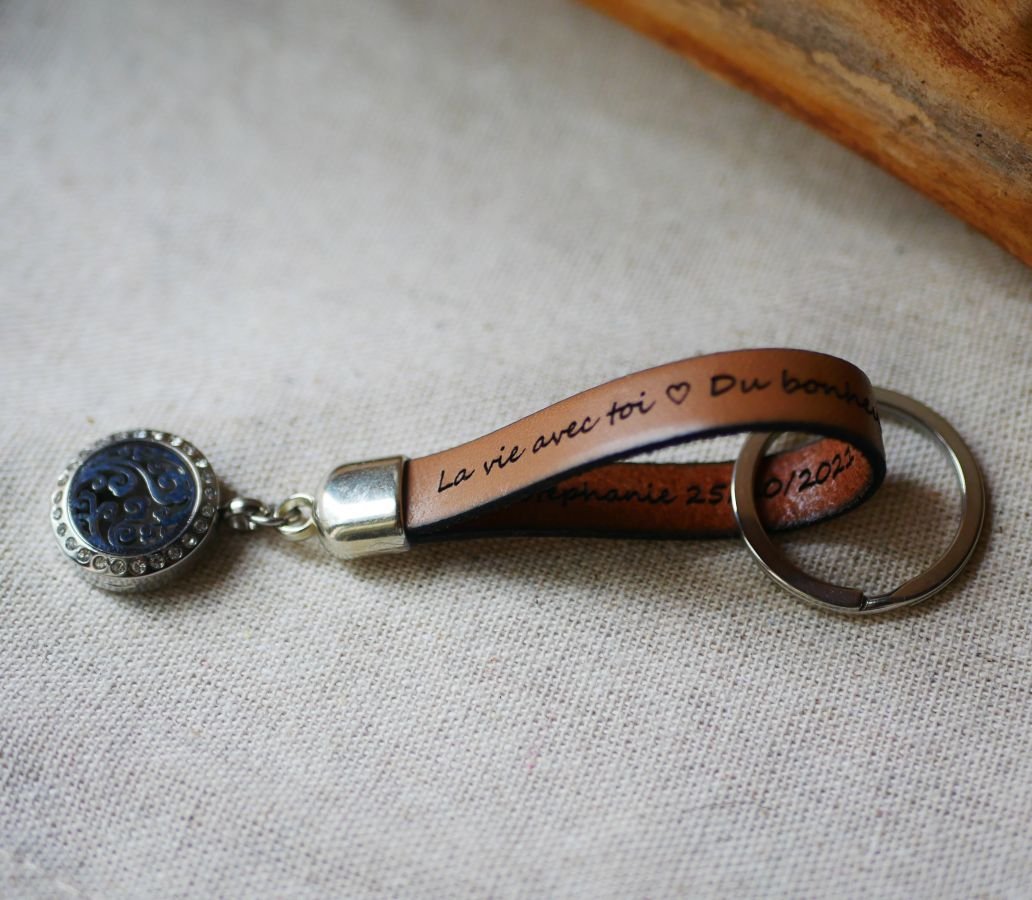 Porte-clefs en cuir avec pendentif diffuseur à personnaliser par gravure 