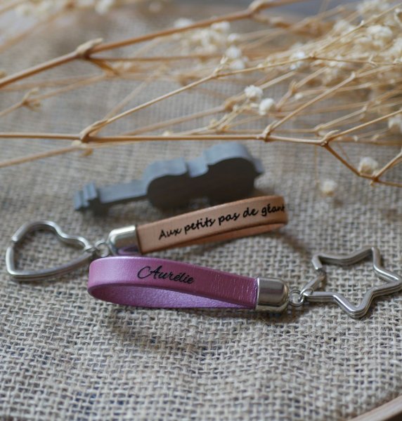 Porte-clefs en cuir personnalisable avec nom t&eacute;l&eacute;phone message