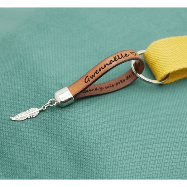 Porte-clefs en cuir à personnaliser par gravure avec pendentif au choix