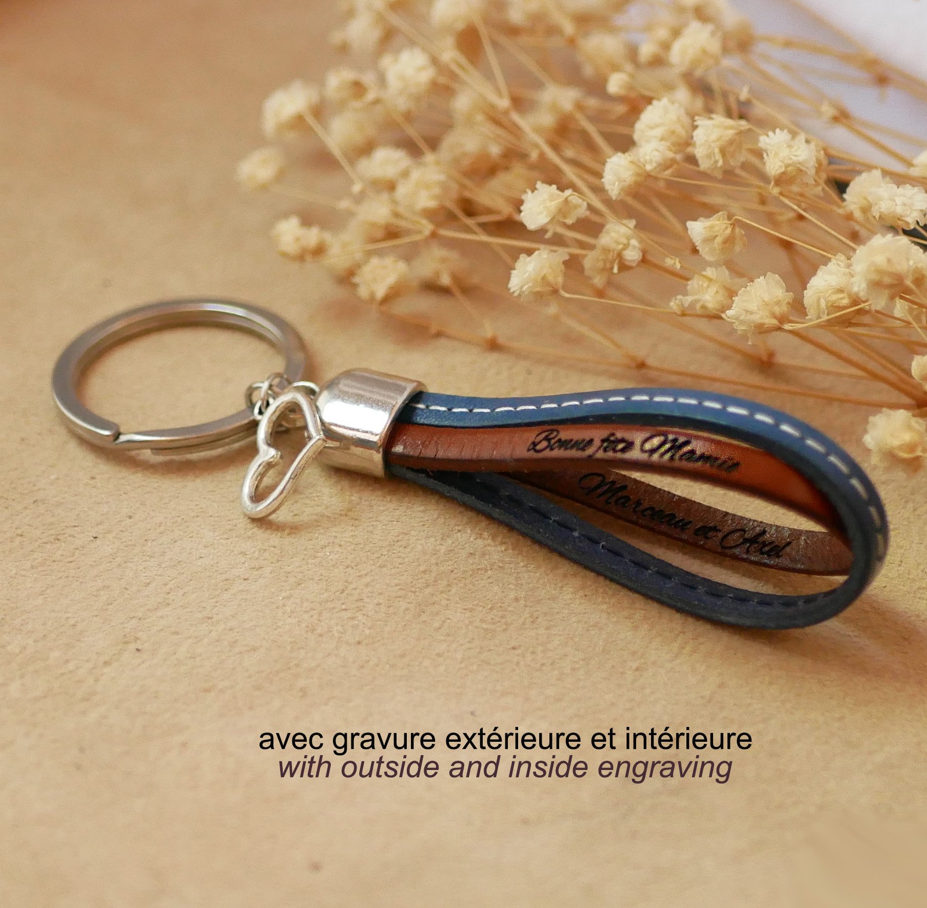 Porte-clefs double cuir &agrave; personnaliser par gravure avec pendentif au choix