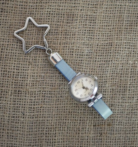 Porte-cl&eacute; en cuir avec cadran montre personnalisable 