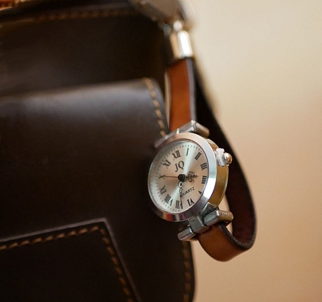 Porte-cl&eacute; en cuir avec cadran montre personnalisable 