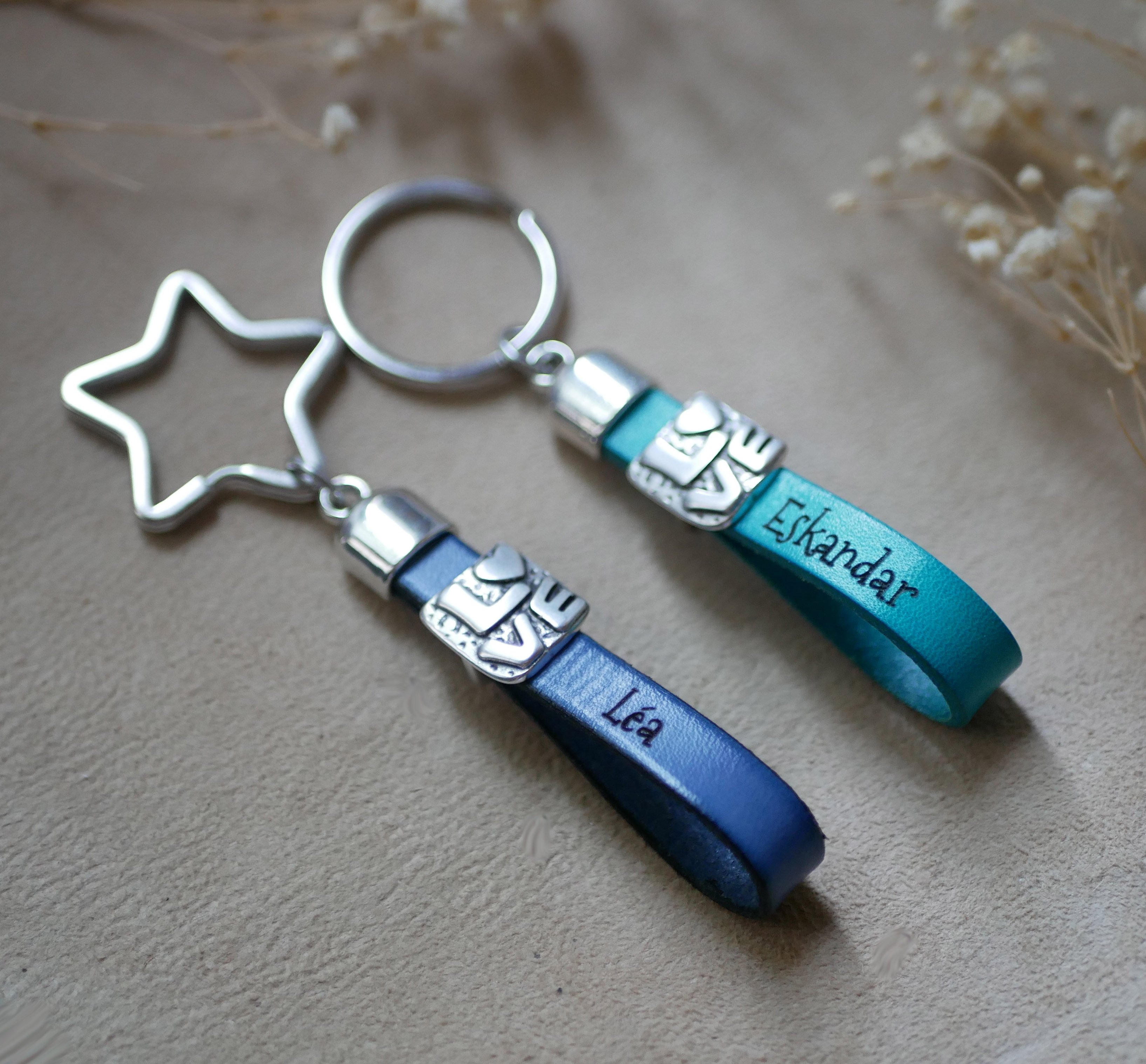 Porte-cl&eacute;s Love en cuir personnalisable par gravure Saint Valentin