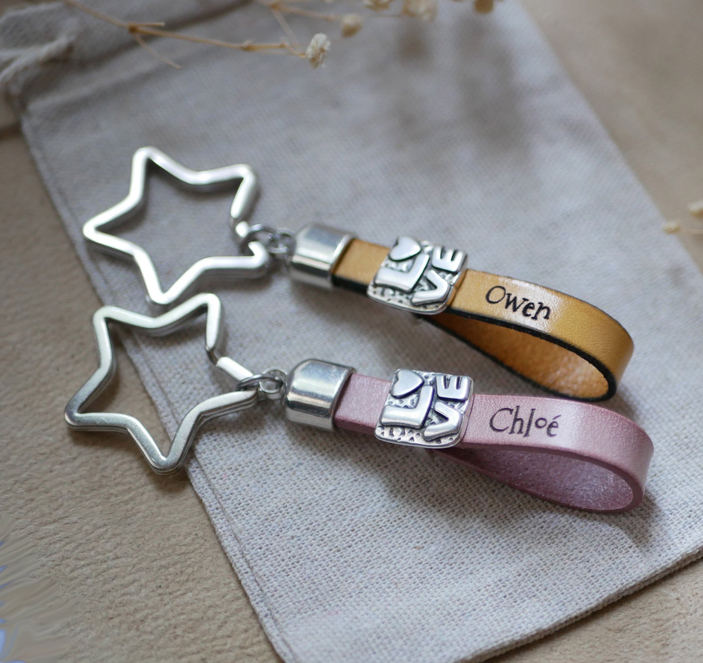 Porte-cl&eacute;s Love en cuir personnalisable par gravure Saint Valentin