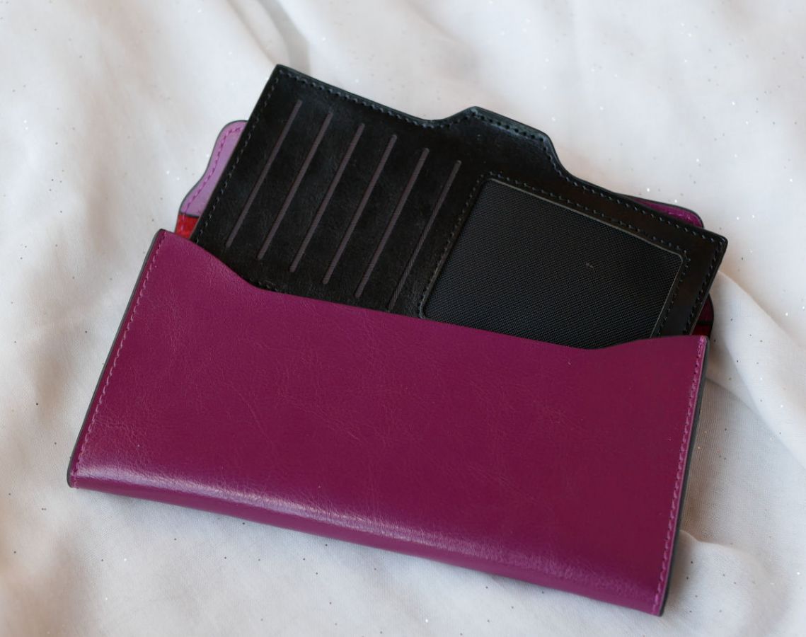 Porte-feuilles en cuir violet style pochette à personnaliser