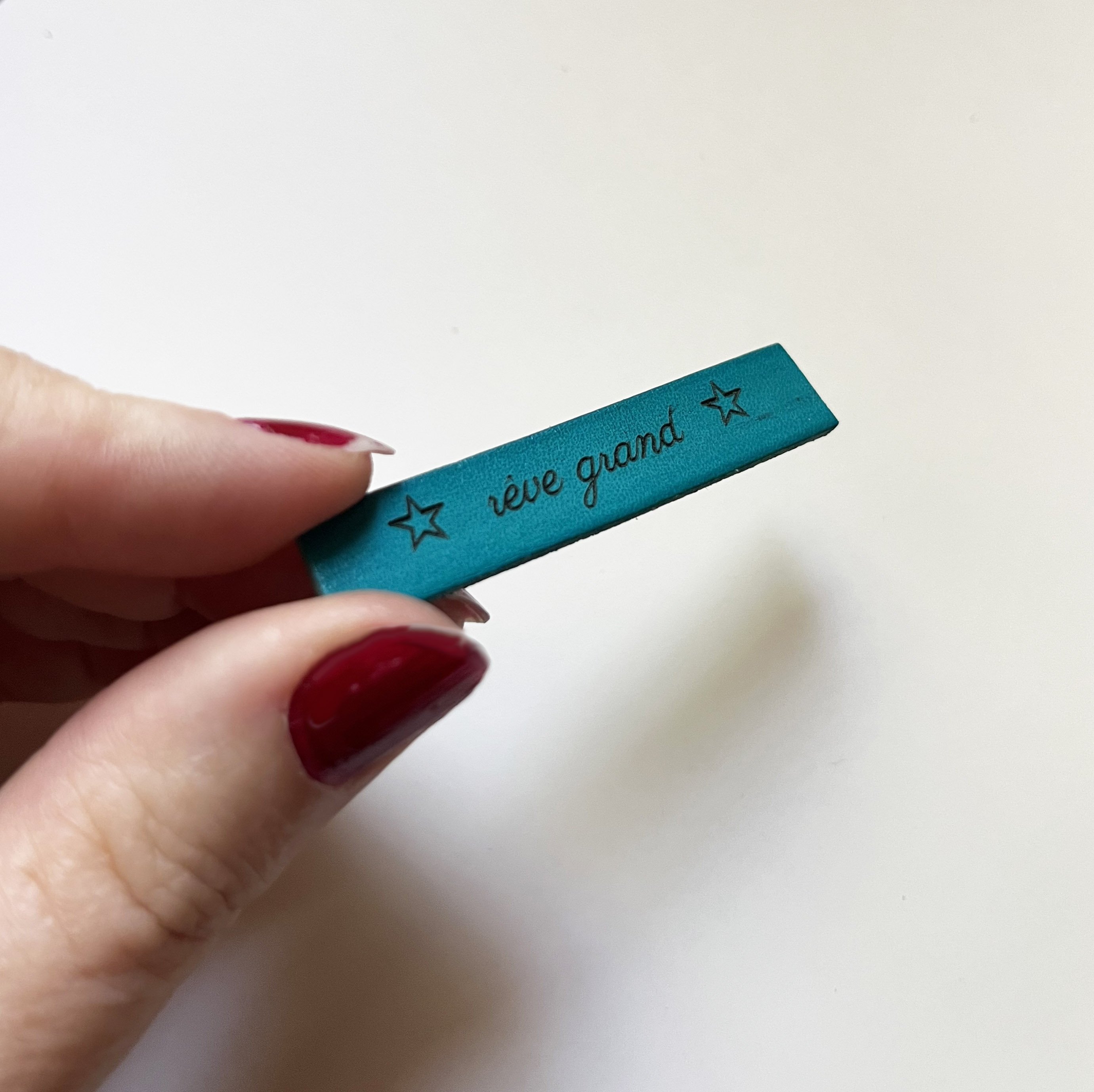 Magnet à messages en cuir gravé personnalisé 