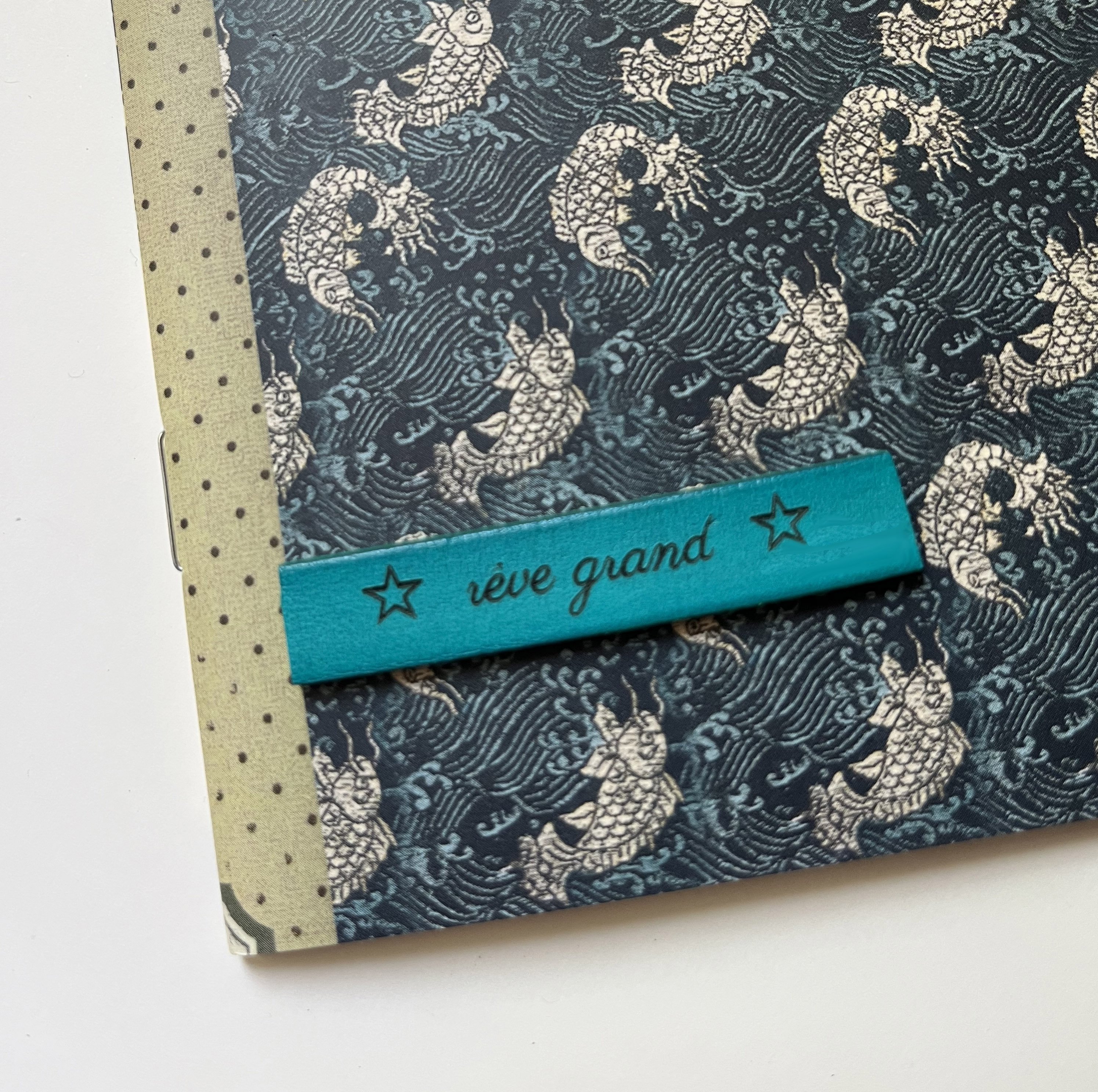 Sticker &agrave; carnet en cuir grav&eacute; personnalis&eacute; autocollant