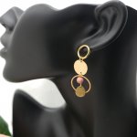 Boucle d'oreille Solo aux cercles et ronds dorés et perle rose en Rhodonite