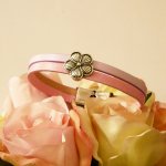 Bracelet femme duo de cuir décor fleur à personnaliser 