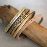 Ensemble de bracelets cuir à empiler personnalisables tons dorés et métallisés