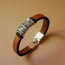 Bracelet cuir camel décor métal tressé fermoir en T